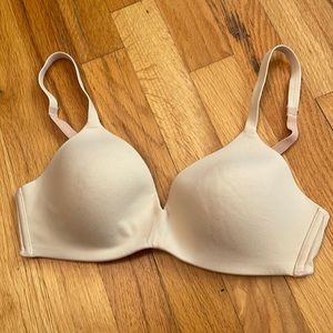 Wacoal Padded Bra. Size 34B. Cream. Wire Free. Adjustable Straps.  GUC